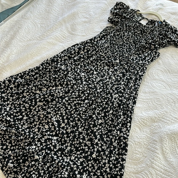 Old Navy Fit & Flare Flutter-Sleeve Tiered Smocked Midi Dress for Women - Picture 1 of 9